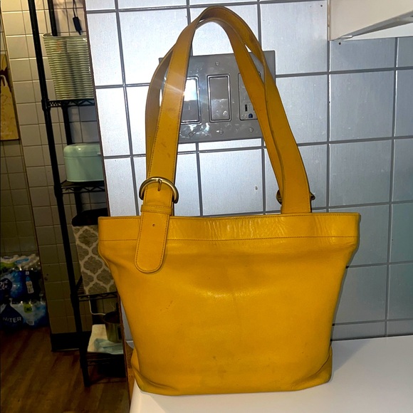Vintage Coach Soho Duffle Shoulder Bag 4082 in yellow leather - Picture 1 of 10